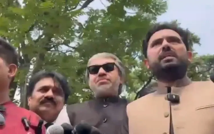 PTI protests at Pakistan SC over Imran Khan's health and case delays
