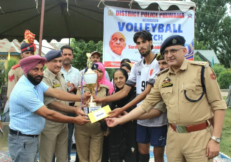 पुलवामा पुलिस ने सरदार पटेल की 150वीं जयंती पर लस्सीपोरा में वॉलीबॉल मैच आयोजित किया