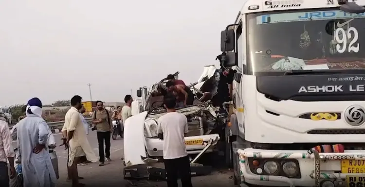 बठिंडा-बीकानेर हाईवे पर ट्रक से टकराई ट्रैवलर, 4 अमरनाथ तीर्थयात्रियों की मौत; 8 घायल