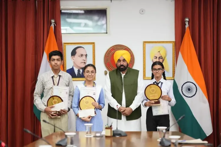 पंजाब बोर्ड 10वीं परिणाम 2026: हरलीन शर्मा ने 99.38% से किया टॉप, सीएम भगवंत मान ने टॉपर्स से की मुलाकात