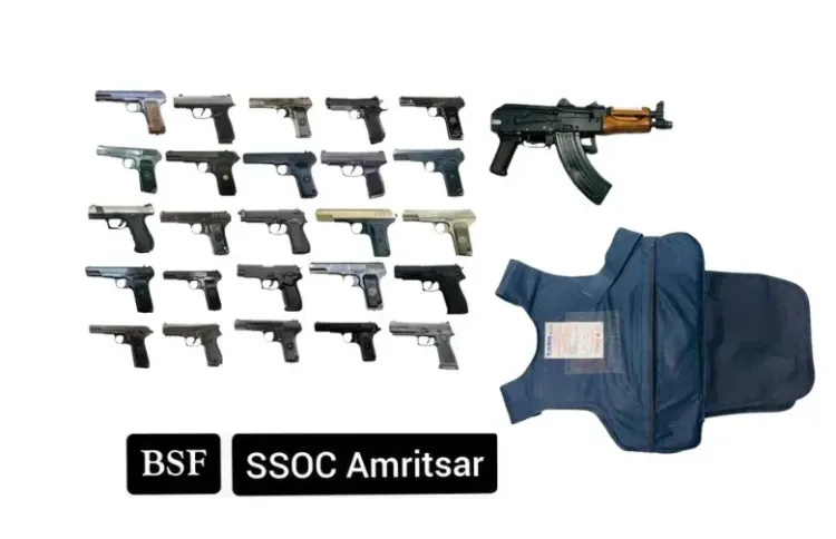पंजाब पुलिस-BSF का संयुक्त ऑपरेशन: AK-47, 25 पिस्तौल बरामद, ऑस्ट्रेलिया से संचालित तस्कर गिरफ्तार