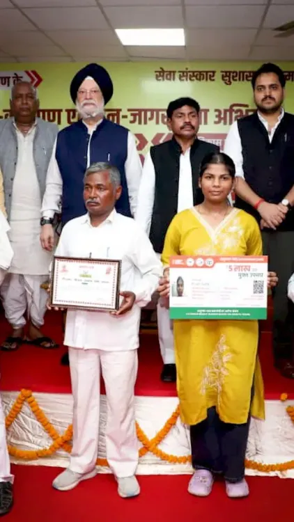 Puri addresses Jan Kalyan rally in Sonbhadra, distributes welfare certificates