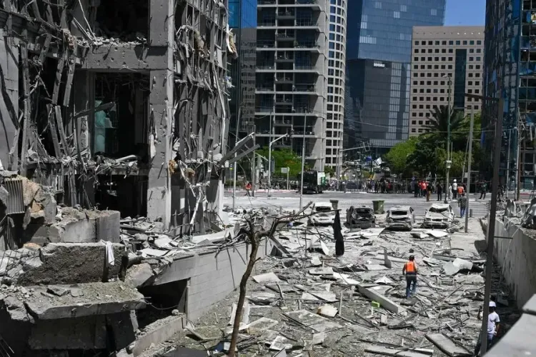 कतर में फंसे भारतीयों के लिए दूतावास की नई सलाह: बाहर निकलने से पहले सोचें