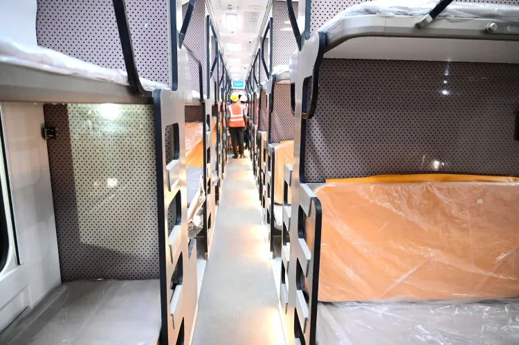 Minister Confirms QR Code Innovations for Verified Catering in Indian Railways