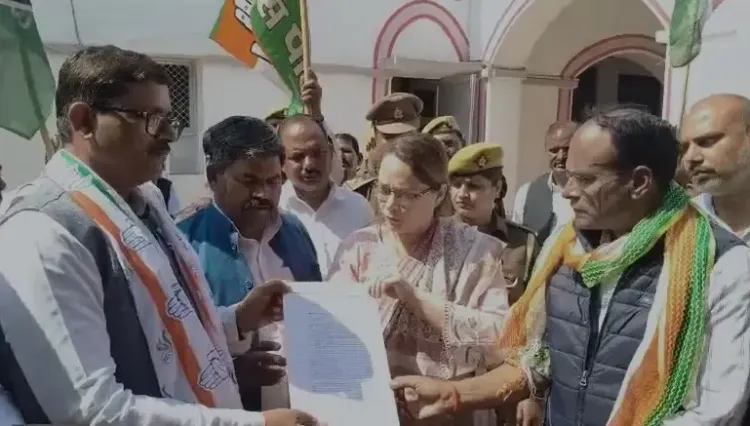 कांग्रेस ने रायबरेली में स्वामी अविमुक्तेश्वरानंद के समर्थन में किया प्रदर्शन, मुकदमा वापस लेने की मांग