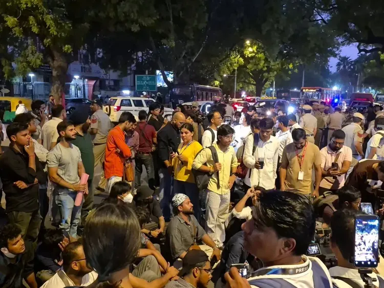 Rahul Gandhi demands Amit Shah answer over Jantar Mantar crackdown