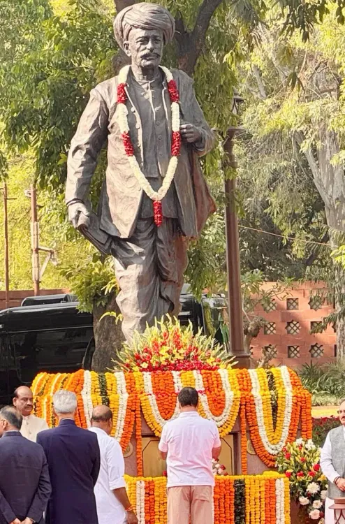 Rahul Gandhi and Kharge Honor Jyotiba Phule's 200th Birth Anniversary, Celebrating His Legacy of Social Justice