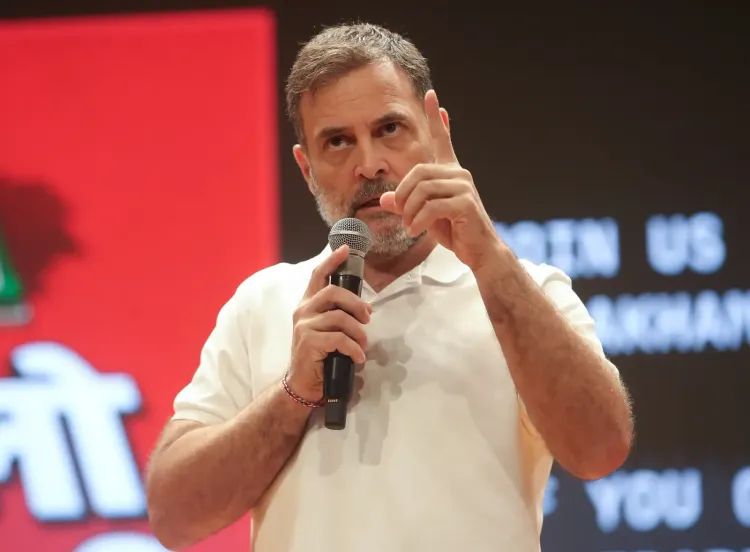 राहुल गांधी की चुनाव आयोग याचिका में 14 कमियाँ, सुप्रीम कोर्ट ने 14 अक्टूबर की सूची से बाहर किया