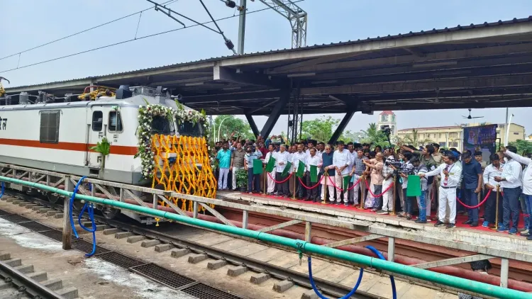 बेंगलुरु-मुंबई एक्सप्रेस (16553/16554) को हरी झंडी, 23 मई से नियमित सेवा; किराया ₹750 से शुरू