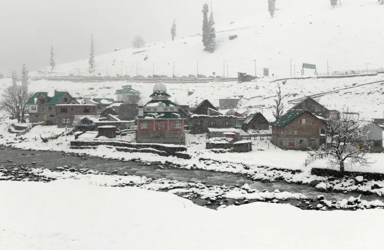 How is the weather impacting Jammu and Kashmir?
