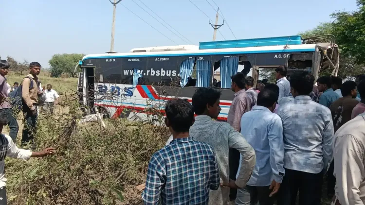 रायपुर-बिलासपुर हाईवे पर बस-ट्रक टक्कर: पांच की जान गई, 30 लोग घायल