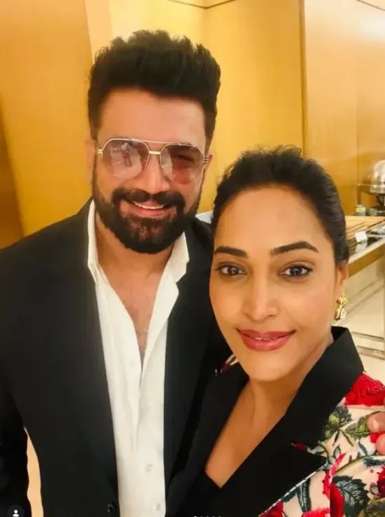Rajashree Thakur Remembers 'Saat Phere' Days in Reunion with Sharad Kelkar