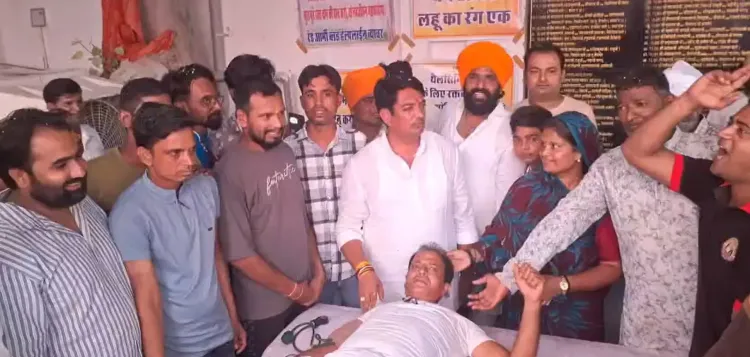 क्या अविनाश गहलोत के ब्यावर दौरे पर रक्तदान शिविर में रक्तदाताओं को सम्मानित किया गया?