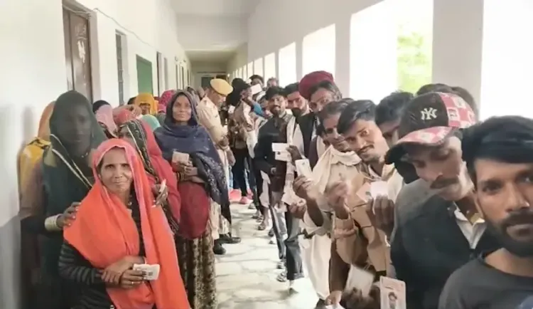 राजस्थान पंचायत चुनाव 2026: दूसरे चरण में 22 जिलों में मतदान, सीकर में 101 वर्षीय बुजुर्ग महिला ने व्हीलचेयर पर डाला वोट