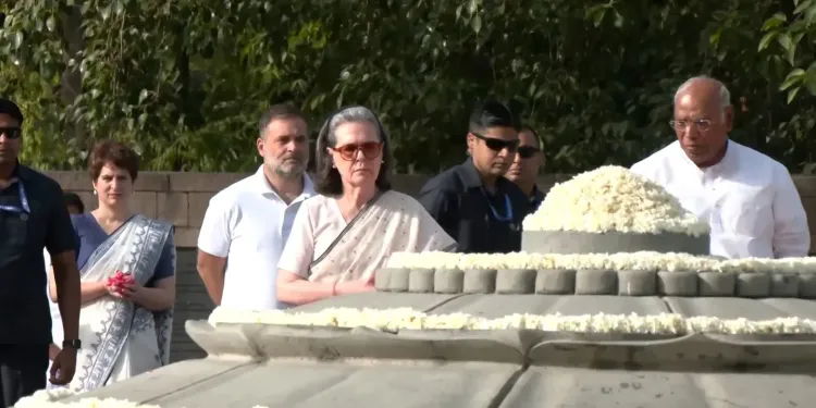 राजीव गांधी पुण्यतिथि: वीर भूमि पर राहुल, सोनिया, प्रियंका और खड़गे ने अर्पित किए श्रद्धासुमन