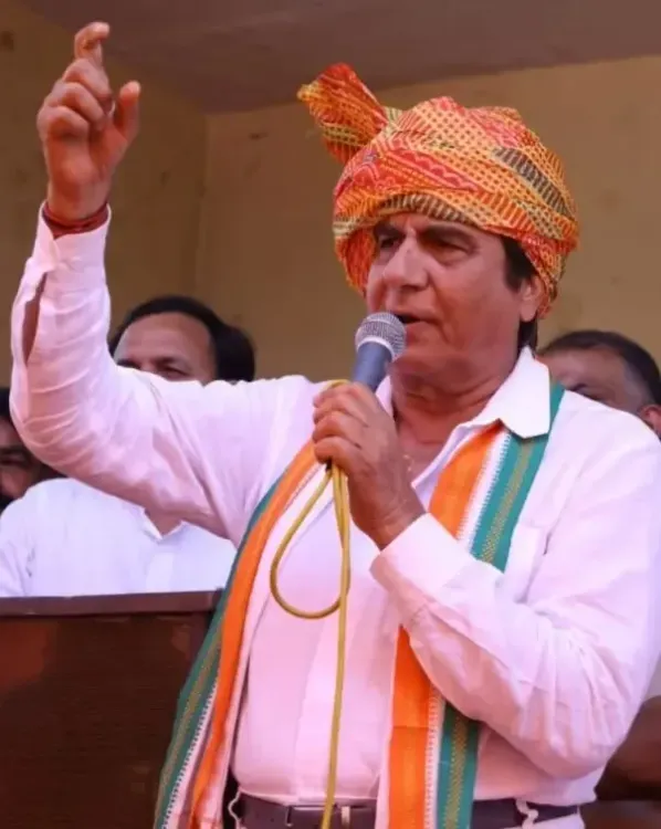 क्या राजेश खन्ना से लेकर राज बब्बर तक का कांग्रेस से नाता है?