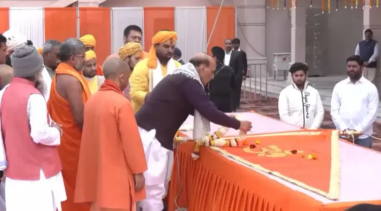 Did Rajnath Singh and CM Yogi Offer Prayers at Hanuman Garhi and Ram Lalla Temple in Ayodhya?