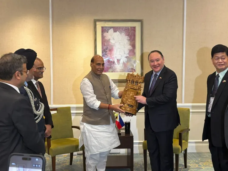 Rajnath Singh Meets Philippines Defence Chief at ADMM-Plus in Cebu