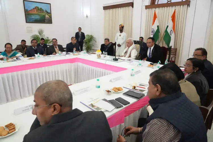 क्या राज्यपाल आरिफ मोहम्मद खान ने कुलपतियों के साथ महत्वपूर्ण बैठक की?