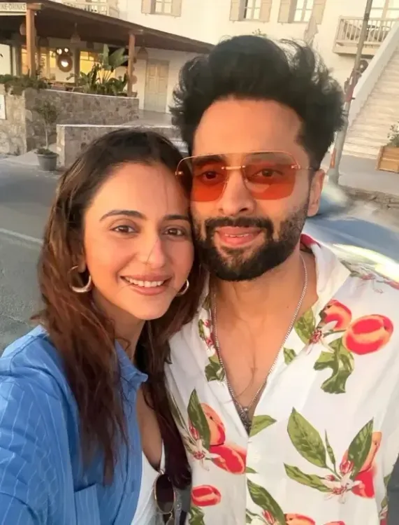 Rakul Preet Singh and Jackky Bhagnani enjoy a dreamy couple getaway