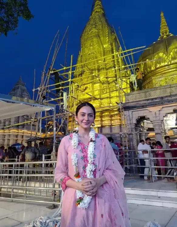 क्या रकुल प्रीत सिंह ने काशी विश्वनाथ में पूजा की?