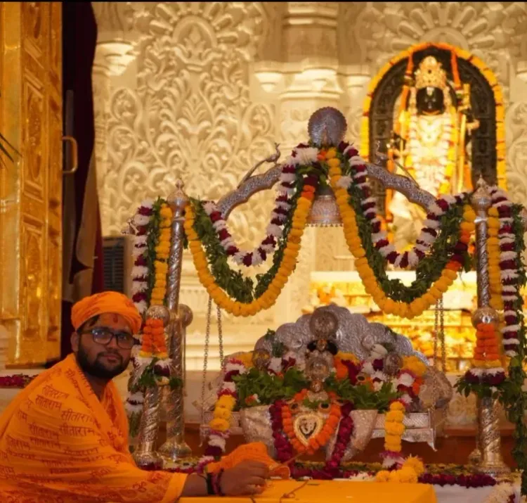 अयोध्या राम मंदिर में रामलला का झूलनोत्सव शुरू, स्वर्ण जड़ित चांदी के झूले पर हुए मनोहारी दर्शन