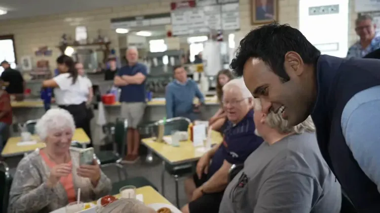 Ramaswamy Meets 94-Year-Old Juanita at Ice Cream Shop