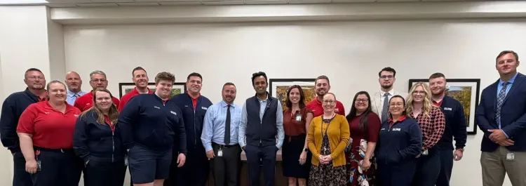 Ramaswamy Visits Uline in Ohio, Pledges High-Paying Jobs