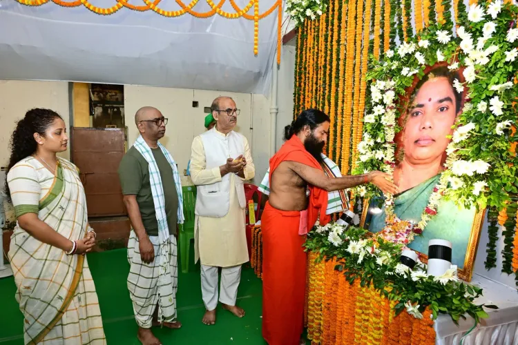 Ramdev visits Nemra, pays tribute to CM Hemant Soren's late mother