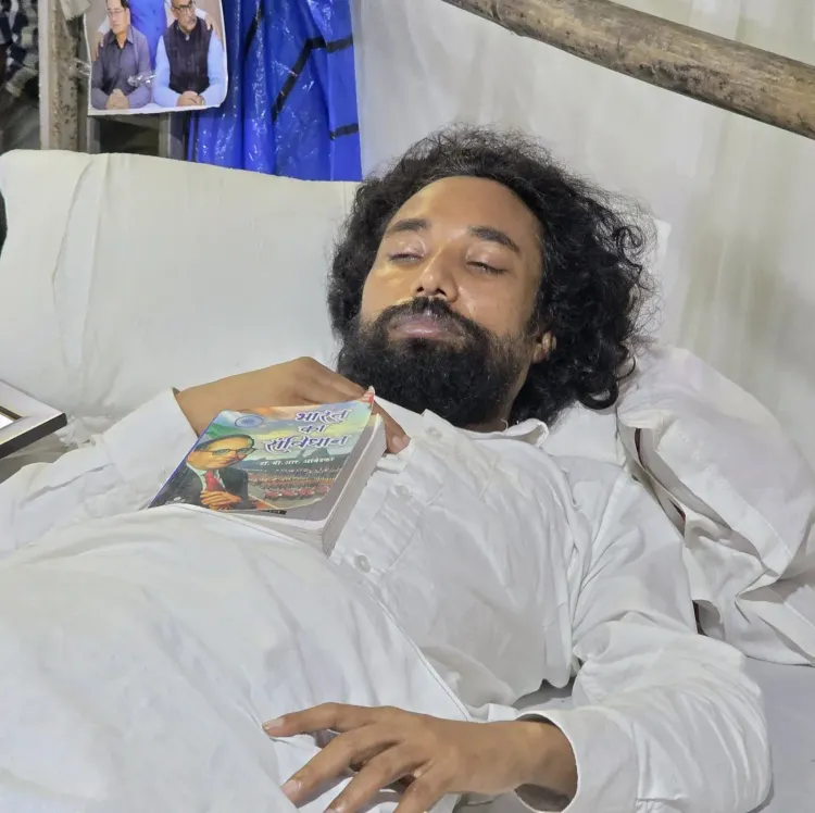 रांची: JPSC-JSSC अनियमितता पर 21 दिन से सत्याग्रह, अनशनकारी देवेंद्र-हबीबा की CM हेमंत सोरेन से भावुक अपील