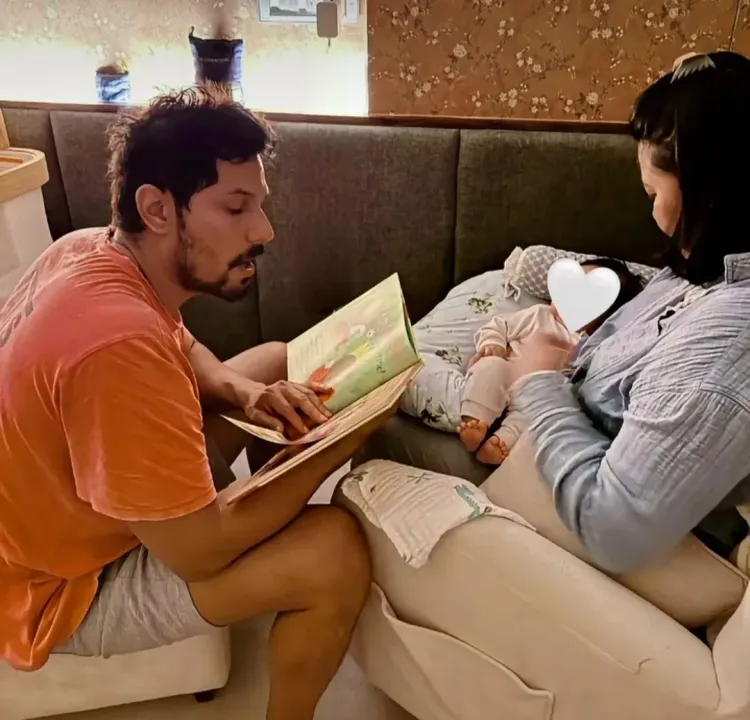 Randeep Hooda reads to daughter Nyomica in sweet fatherhood moment
