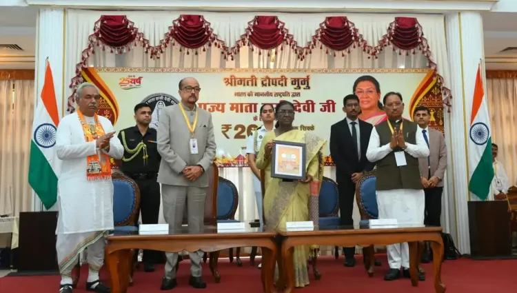 राष्ट्रपति द्रौपदी मुर्मु ने रायपुर में माता हासी देवी की 200वीं जयंती पर ₹200 का स्मारक सिक्का जारी किया