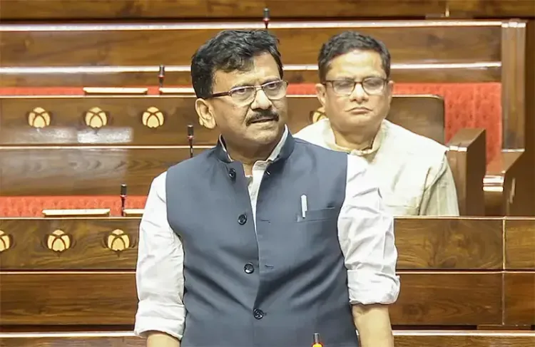 शिवसेना (यूबीटी) ने राष्ट्रपति मुलाकात पर इंडिया ब्लॉक को दिया समर्थन, राउत ने खड़गे को लिखा पत्र