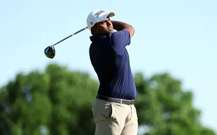 Rayhan Thomas shares Korn Ferry halfway lead at 15-under 129