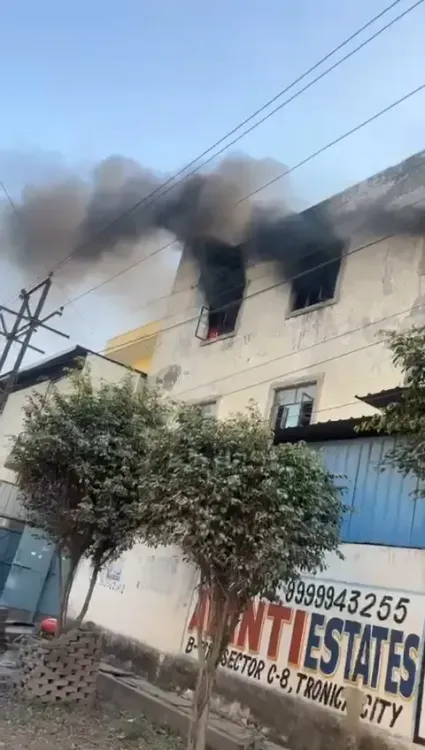 गाजियाबाद की रेडीमेड गारमेंट फैक्ट्री में लगी आग, दमकल ने समय पर पाया काबू