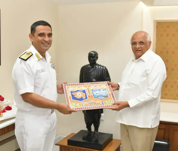 क्या रियर एडमिरल श्रीतनु गुरु ने सीएम भूपेंद्र पटेल से महत्वपूर्ण मुद्दों पर चर्चा की?