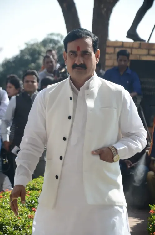 Datia violence: 8 cops hurt as BJP workers clash over bypoll candidate