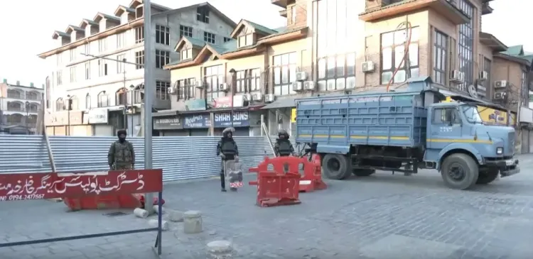 Kashmir Under Restrictions for Second Day as Police Urge Calm
