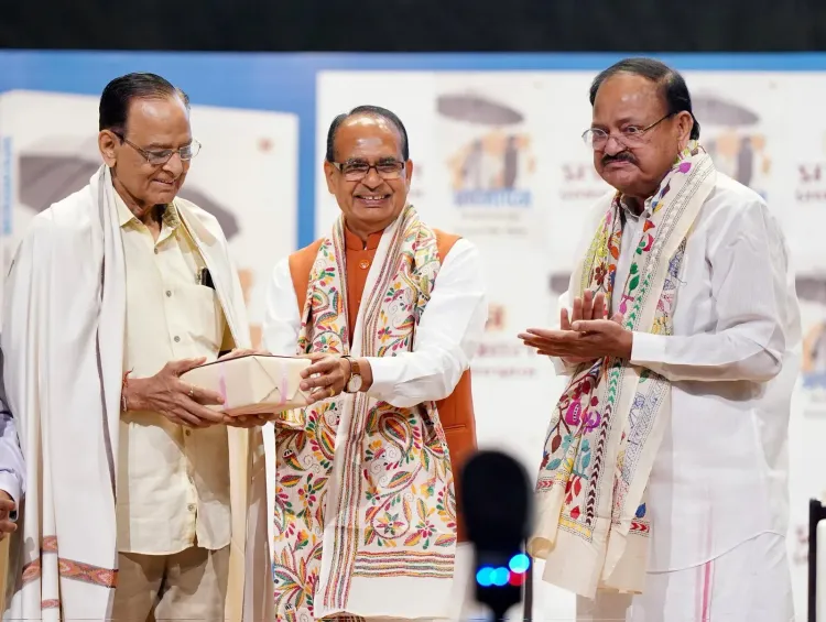 Rijiju Lists Top NDA Leaders at #ApnapanBook Event