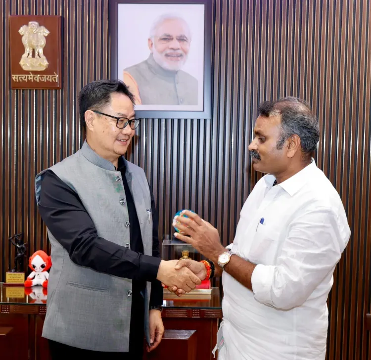 Rijiju meets MoS Murugan at New Delhi residence