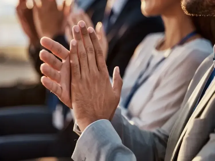 क्या रोज 15 मिनट ताली बजाने के फायदे जानकर चौंक जाएंगे आप?