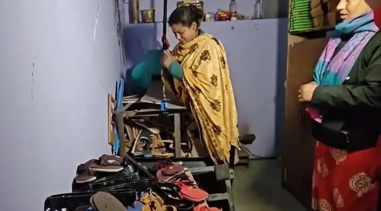 क्या रुद्रप्रयाग में आरसेटी प्रशिक्षण ने बदल दी महिलाओं की किस्मत और खड़ा किया फुटवियर उद्योग?