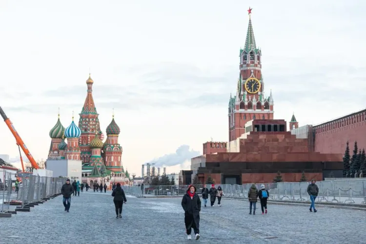 Russia Expels Two Diplomats from the UK on Espionage Allegations