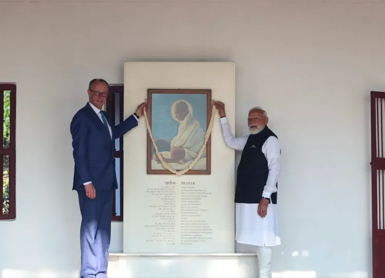 क्या पीएम मोदी ने जर्मन चांसलर को महात्मा गांधी की विरासत दिखाई?