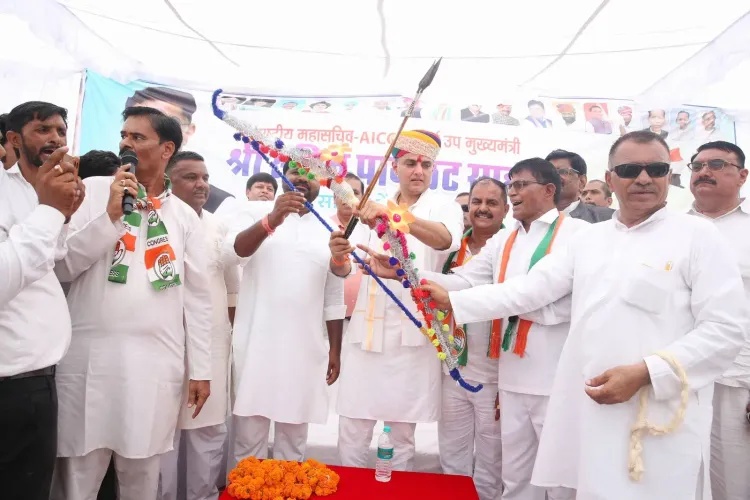 Sachin Pilot Meets Workers at Sabla Block Congress Office