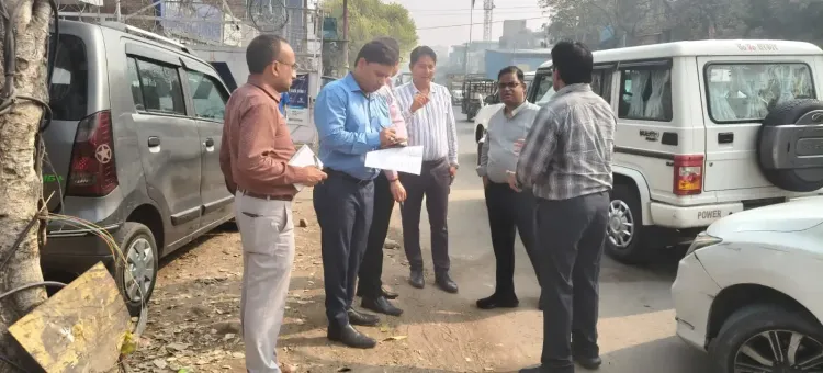 सीईओ ने किया नोएडा की सफाई व्यवस्था का निरीक्षण, लापरवाह कर्मियों की सेवा समाप्त