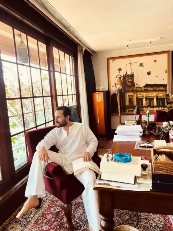 Saif Ali Khan's Pataudi Library post: witty caption wins Instagram