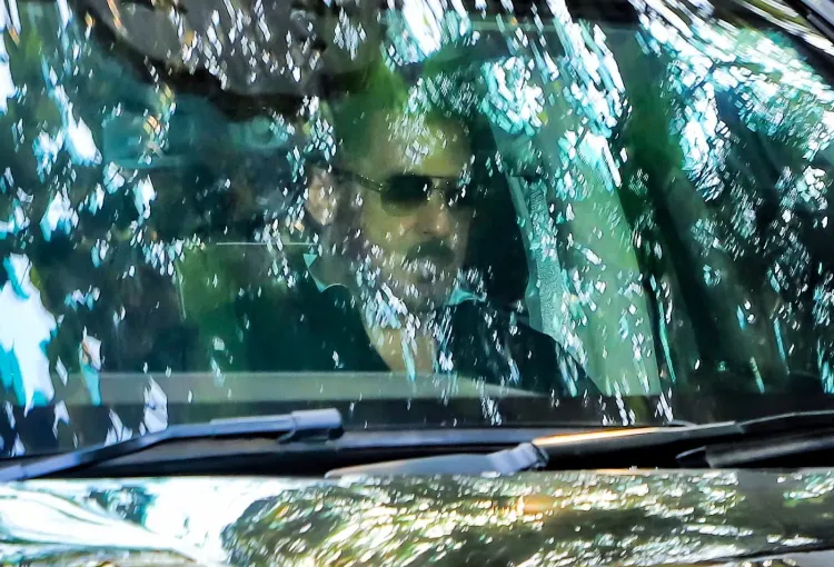 Who Attended the Prayer Meet for the Late Dharmendra?