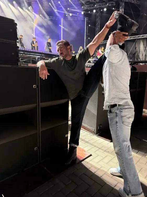 Did Salman Khan Just Say 'Aahhhhaaa' as He Shares Backstage Moments from the Da-Bangg Tour?