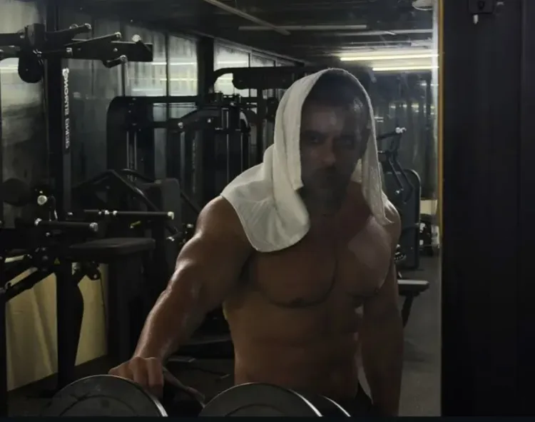 Salman Khan posts midnight gym pics, fires back: 'Jo darr gaya vo mar gaya'